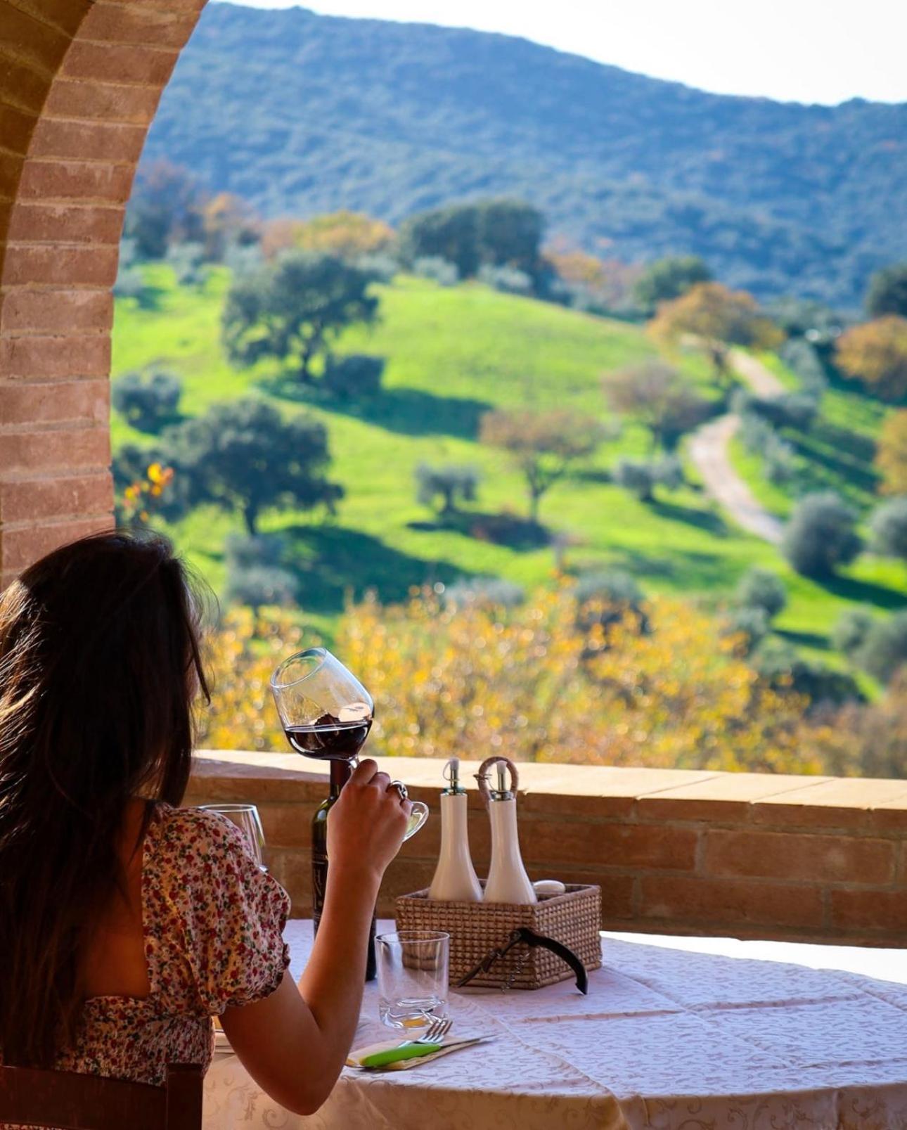Madonna Del Poggio Cav Aparthotel Scarlino Eksteriør bilde