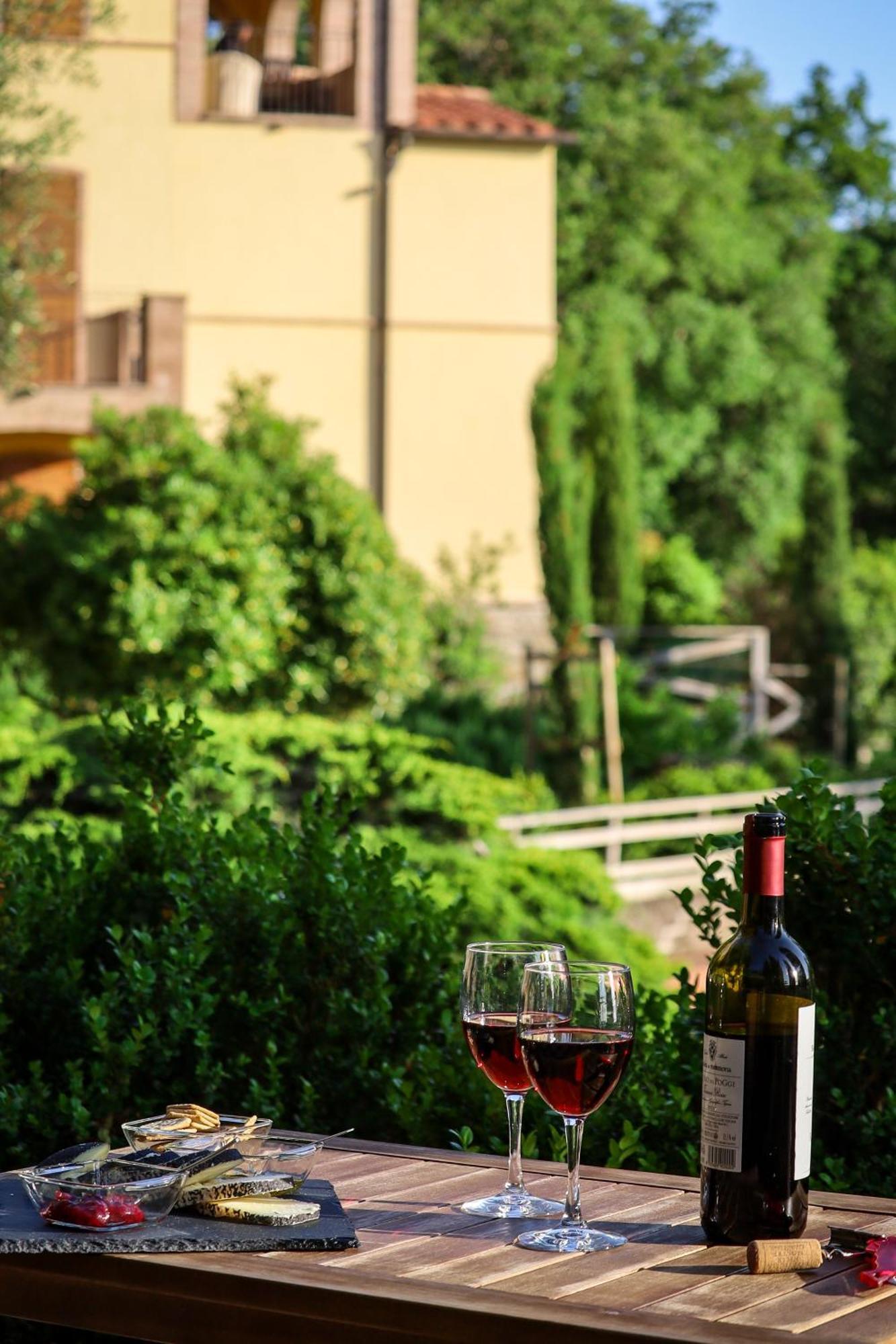 Madonna Del Poggio Cav Aparthotel Scarlino Eksteriør bilde