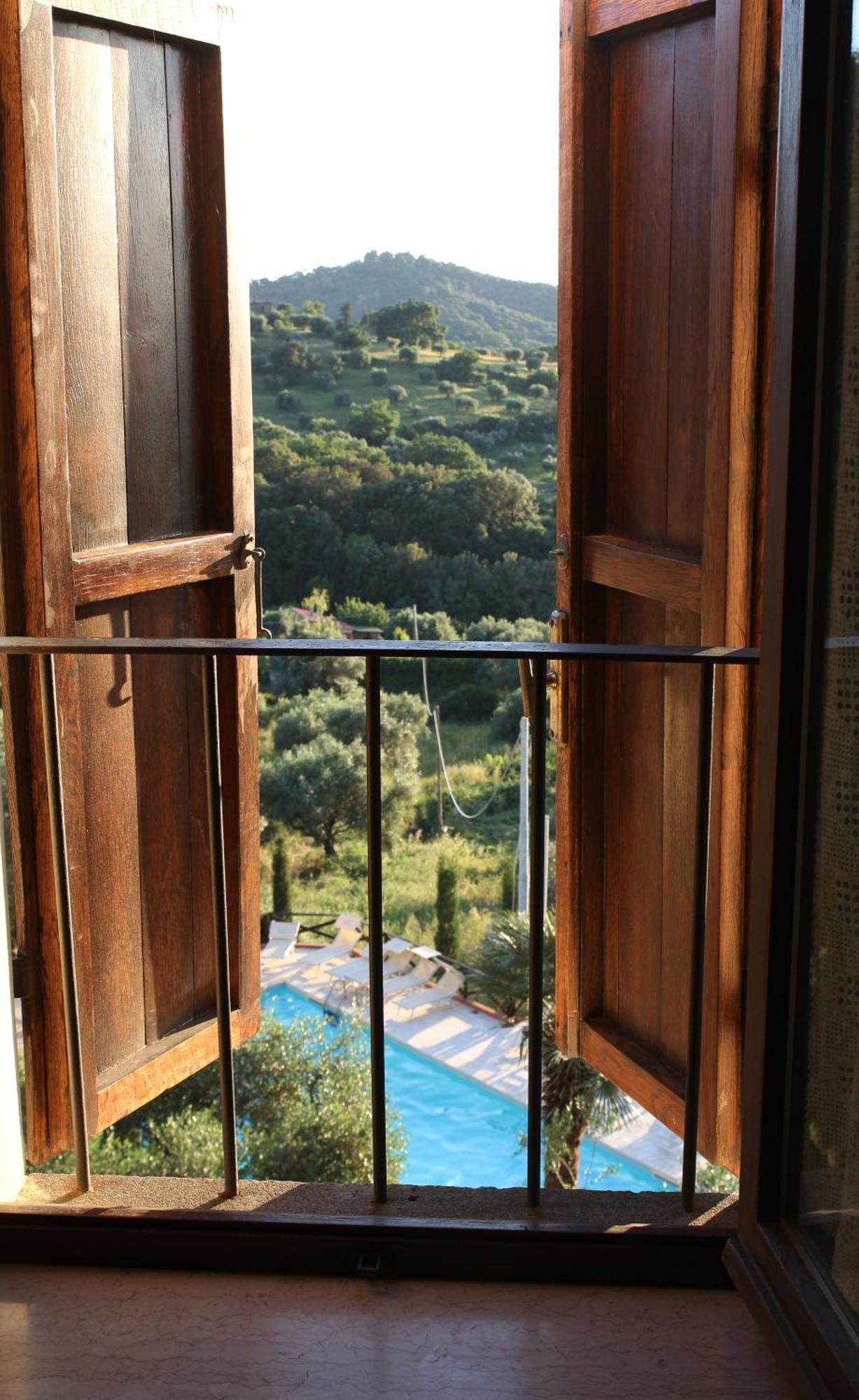 Madonna Del Poggio Cav Aparthotel Scarlino Eksteriør bilde