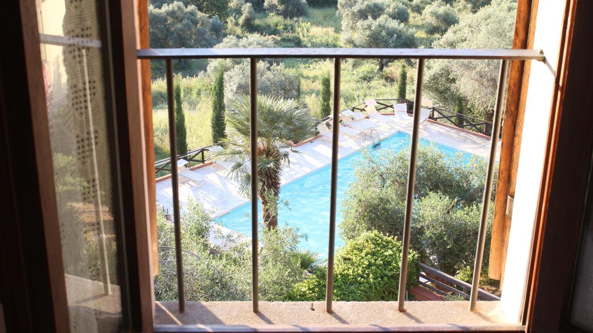 Madonna Del Poggio Cav Aparthotel Scarlino Eksteriør bilde