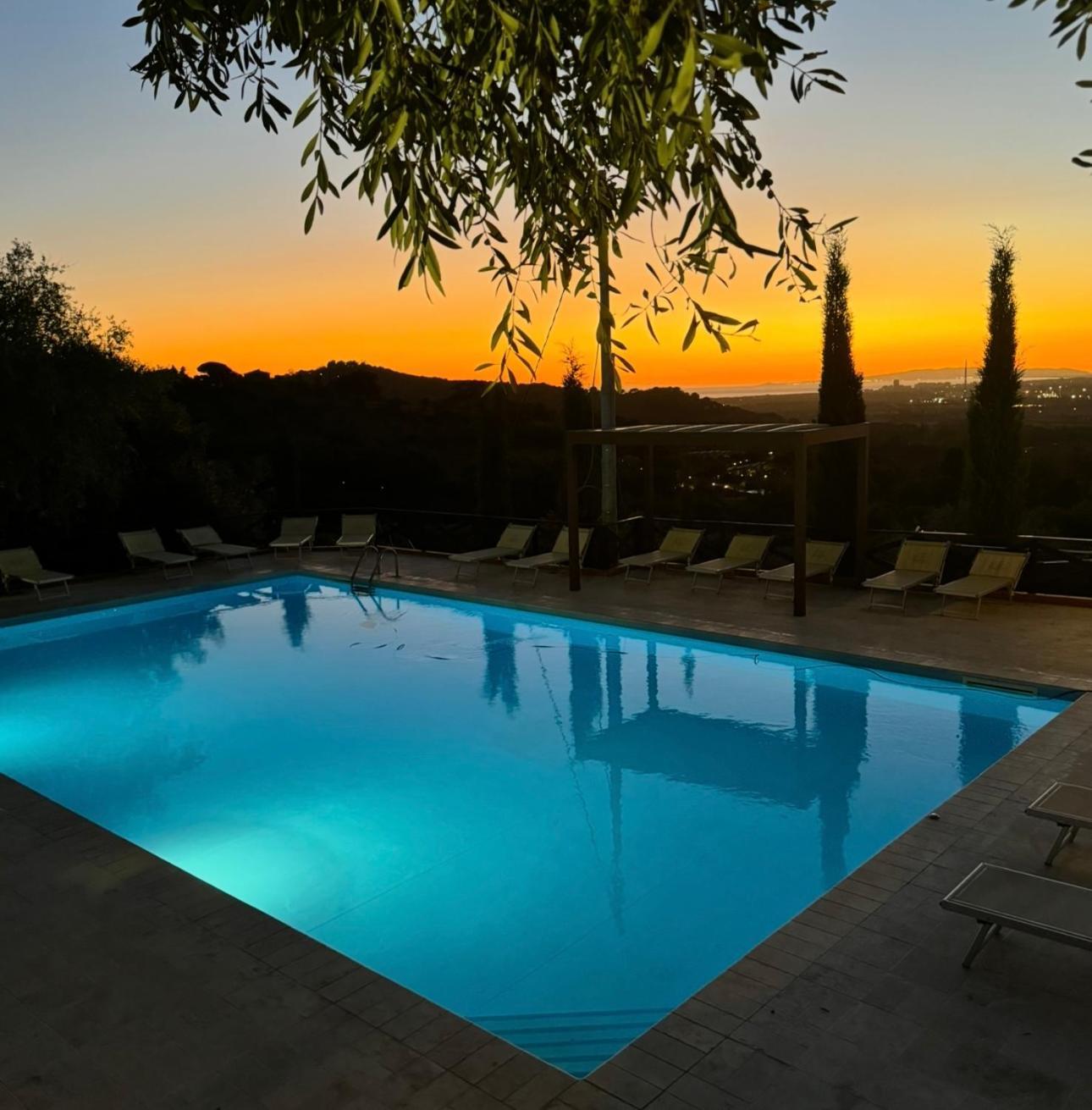 Madonna Del Poggio Cav Aparthotel Scarlino Eksteriør bilde
