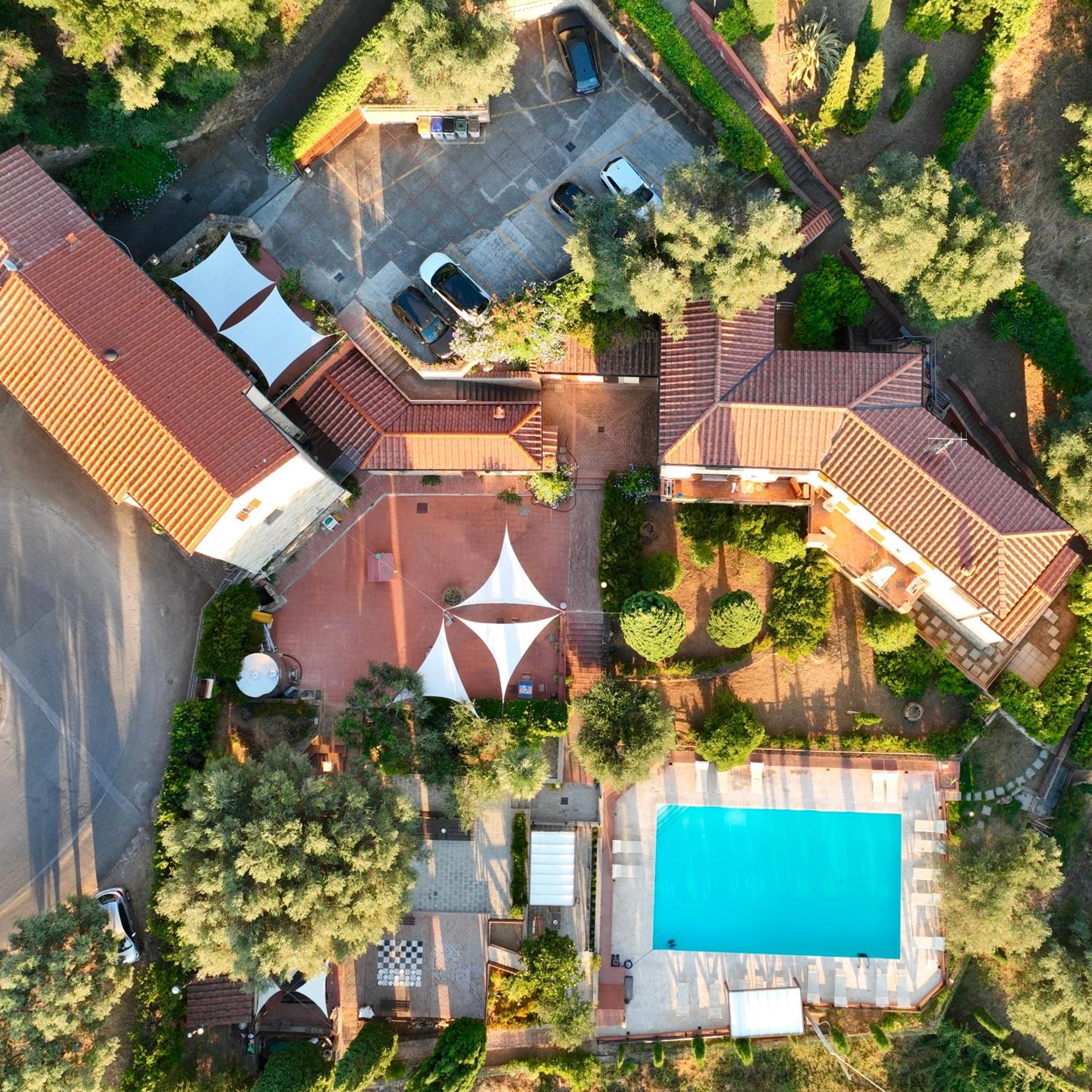 Madonna Del Poggio Cav Aparthotel Scarlino Eksteriør bilde