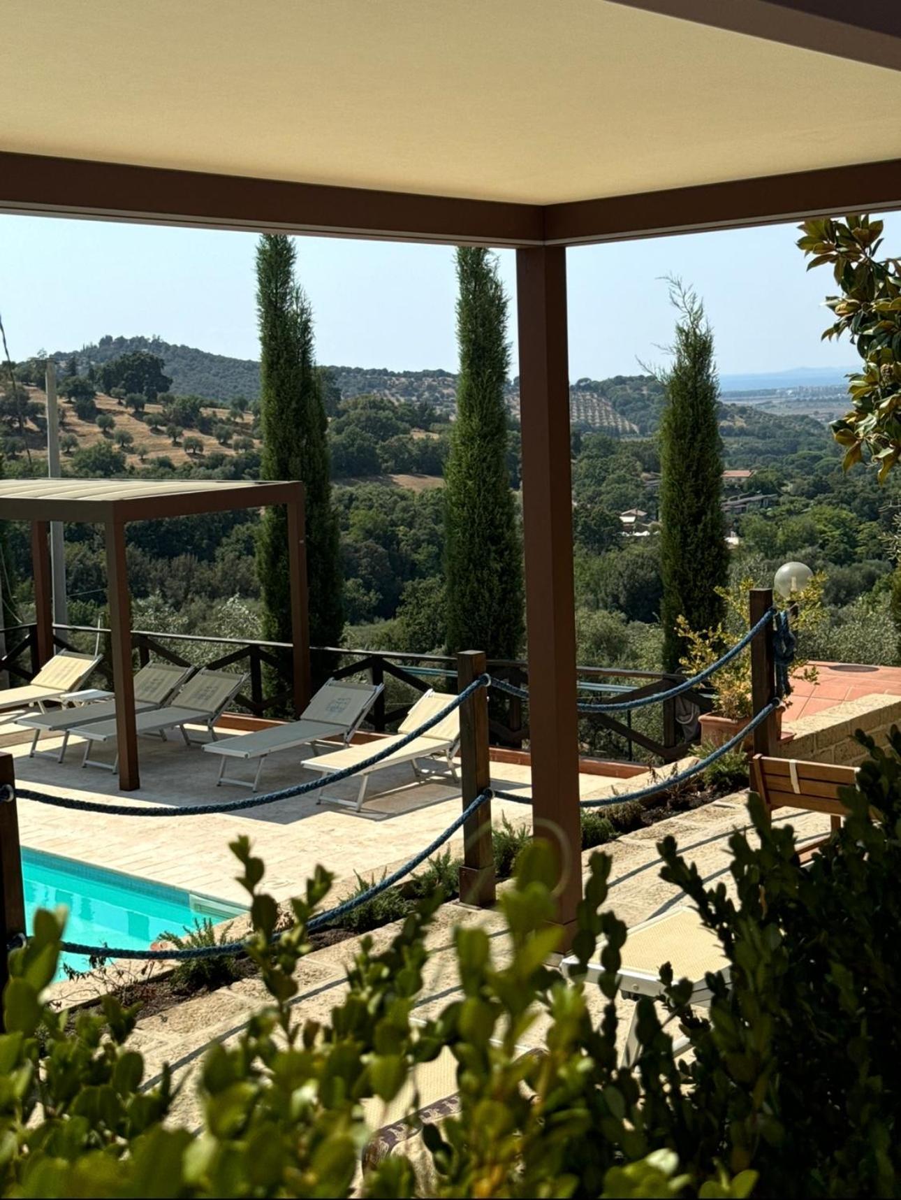 Madonna Del Poggio Cav Aparthotel Scarlino Eksteriør bilde
