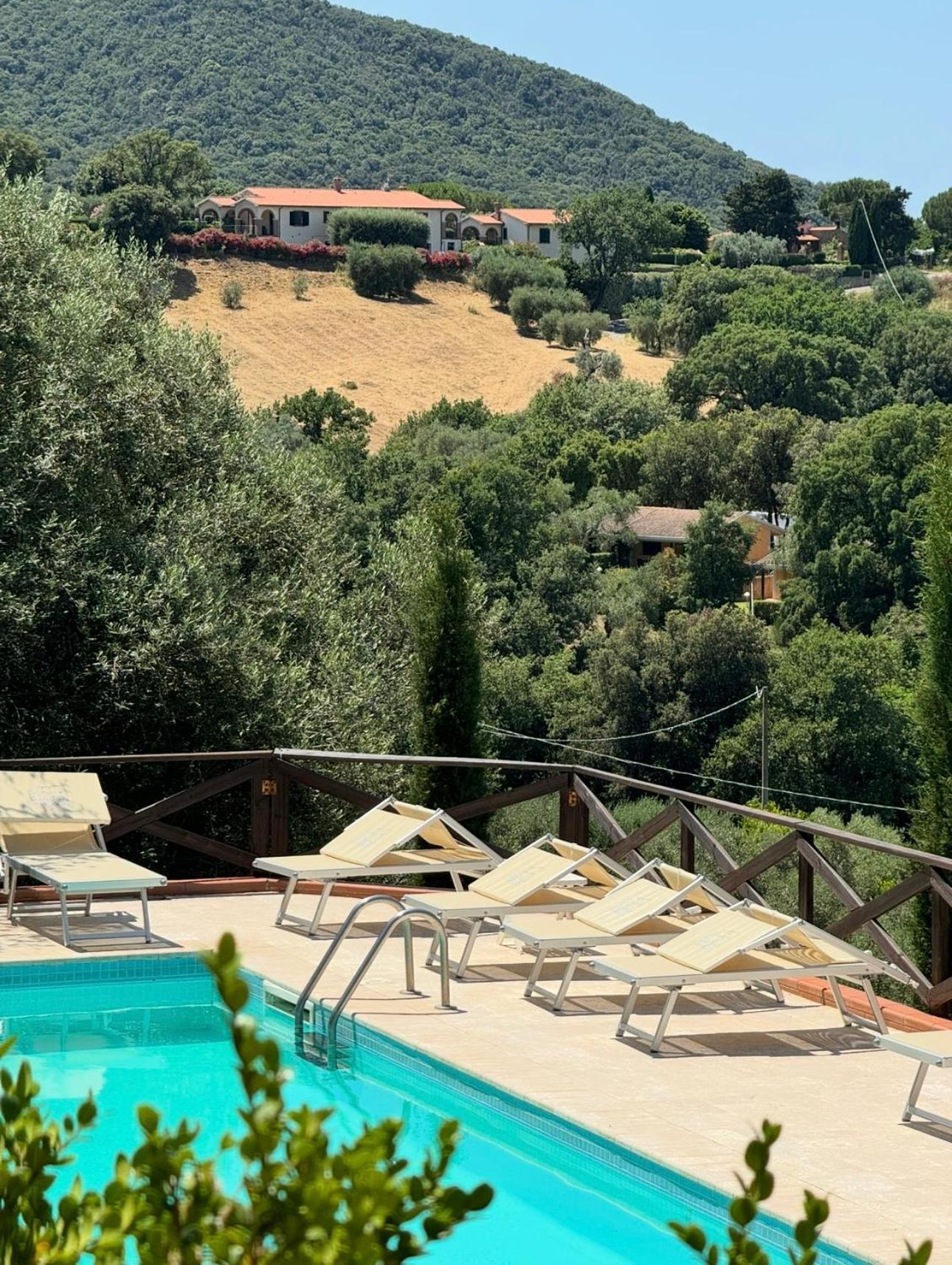 Madonna Del Poggio Cav Aparthotel Scarlino Eksteriør bilde