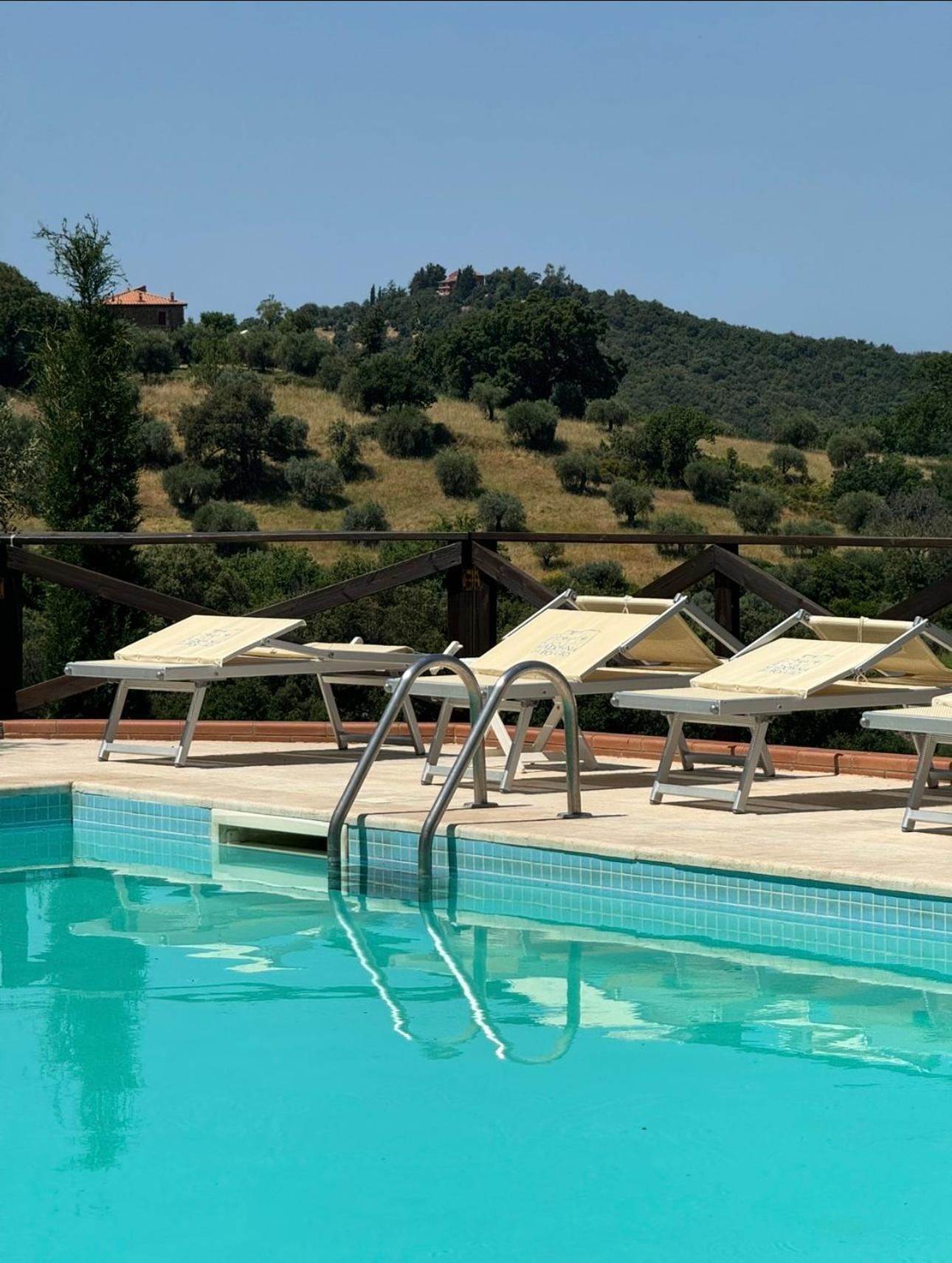 Madonna Del Poggio Cav Aparthotel Scarlino Eksteriør bilde