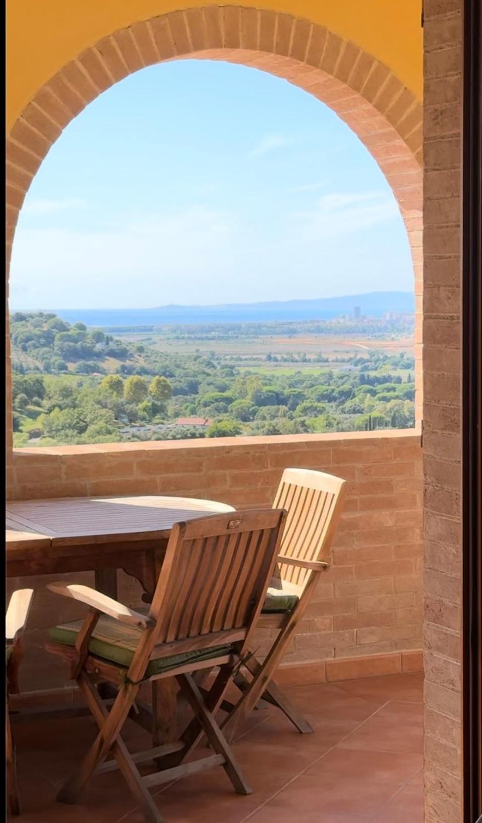 Madonna Del Poggio Cav Aparthotel Scarlino Eksteriør bilde